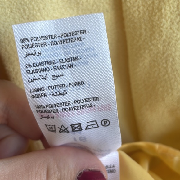 Yellow dress - Picture 5 of 8